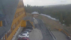 Parkoviště a hlavní vchod