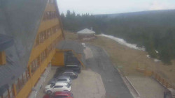 Parkoviště a hlavní vchod