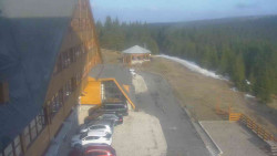 Parkoviště a hlavní vchod