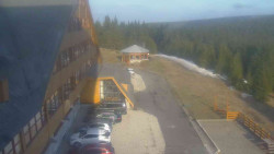 Parkoviště a hlavní vchod