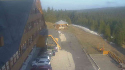 Parkoviště a hlavní vchod