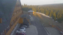 Parkoviště a hlavní vchod