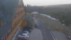 Parkoviště a hlavní vchod