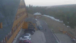 Parkoviště a hlavní vchod