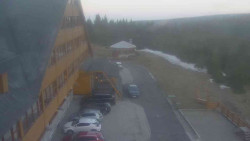 Parkoviště a hlavní vchod