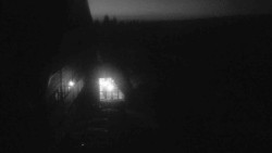 Parkoviště a hlavní vchod