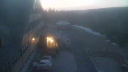 Parkoviště a hlavní vchod