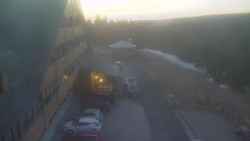 Parkoviště a hlavní vchod