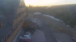 Parkoviště a hlavní vchod