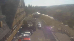 Parkoviště a hlavní vchod