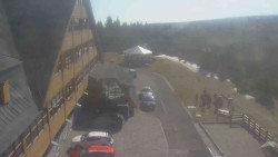 Parkoviště a hlavní vchod