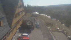 Parkoviště a hlavní vchod