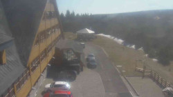 Parkoviště a hlavní vchod