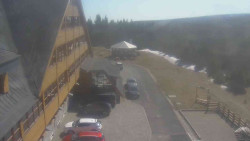 Parkoviště a hlavní vchod