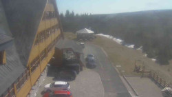 Parkoviště a hlavní vchod