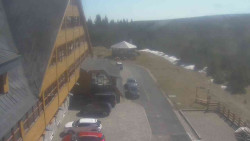 Parkoviště a hlavní vchod