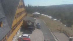 Parkoviště a hlavní vchod