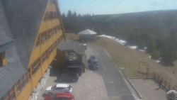 Parkoviště a hlavní vchod