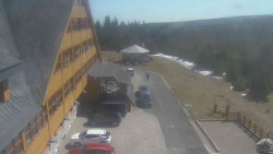 Parkoviště a hlavní vchod