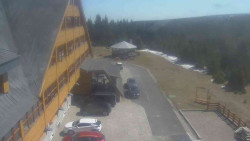 Parkoviště a hlavní vchod