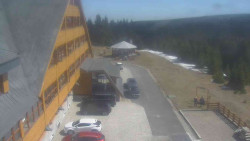 Parkoviště a hlavní vchod