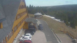 Parkoviště a hlavní vchod