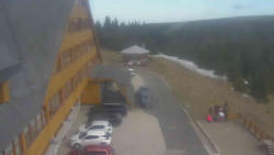 Parkoviště a hlavní vchod