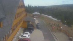 Parkoviště a hlavní vchod