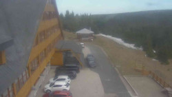 Parkoviště a hlavní vchod