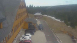 Parkoviště a hlavní vchod