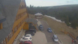 Parkoviště a hlavní vchod