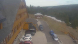 Parkoviště a hlavní vchod