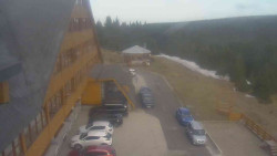 Parkoviště a hlavní vchod