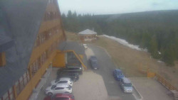 Parkoviště a hlavní vchod