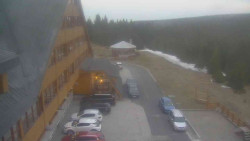 Parkoviště a hlavní vchod