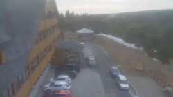 Parkoviště a hlavní vchod