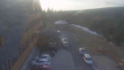 Parkoviště a hlavní vchod