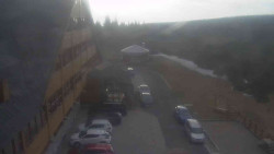 Parkoviště a hlavní vchod