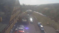 Parkoviště a hlavní vchod