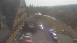 Parkoviště a hlavní vchod