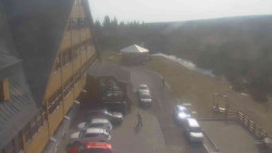 Parkoviště a hlavní vchod