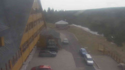 Parkoviště a hlavní vchod