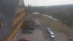 Parkoviště a hlavní vchod