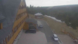 Parkoviště a hlavní vchod