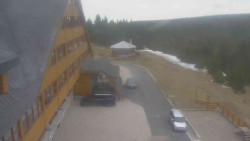 Parkoviště a hlavní vchod