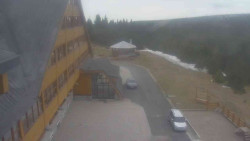 Parkoviště a hlavní vchod