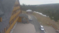 Parkoviště a hlavní vchod