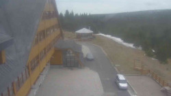 Parkoviště a hlavní vchod