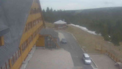 Parkoviště a hlavní vchod