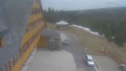 Parkoviště a hlavní vchod